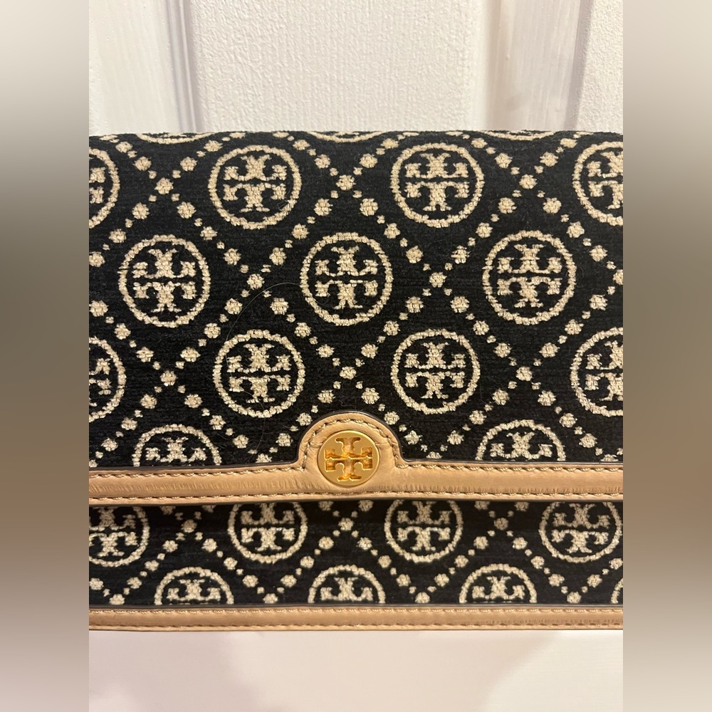 VERY RARE Tory Burch Eel Leather Chenille T Monogram Crossbody Shoulder bag - Picture 4 of 14